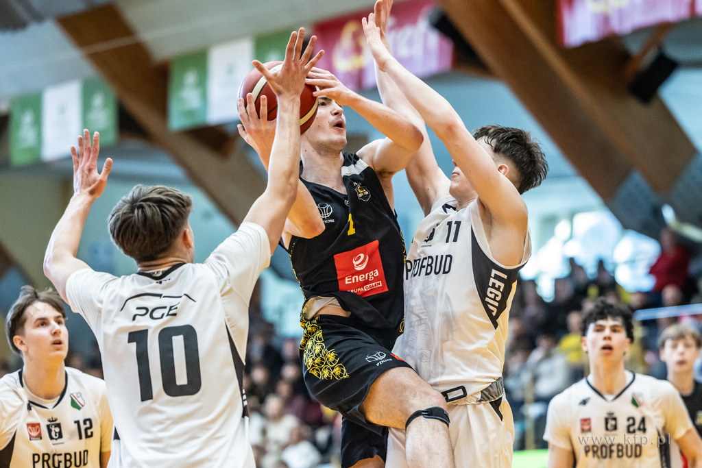 SREBRO MŁODYCH KOSZYKARZY ENERGI TREFLA