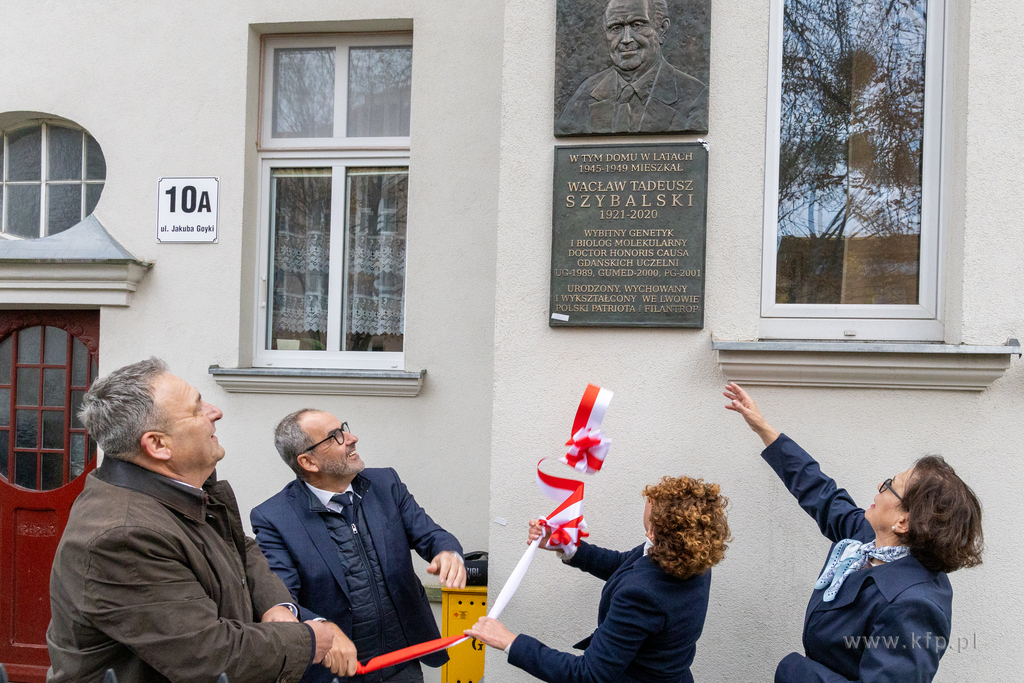 SOPOT. ODSŁONIĘCIE TABLICY DEDYKOWANEJ PROF. WACŁAWOWI SZYBALSKIEMU