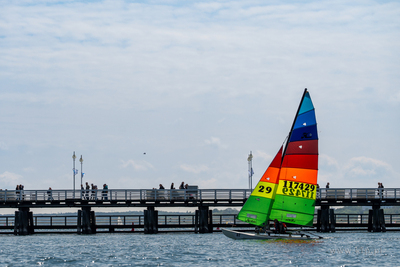 Sopot. Parada i wyścigi katamaranów przy sopockim...