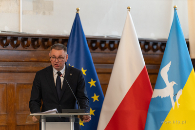 Sesja Rady Miasta Sopotu. Nz. Michał Banacki - wiceprezydent...