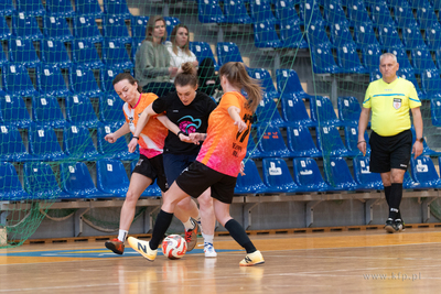 Hala 100-lecia w Sopocie.  Turniej piłki nożnej kobiet...