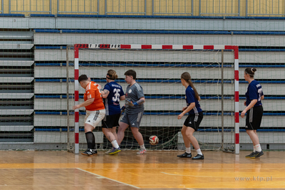 Hala 100-lecia w Sopocie.  Turniej piłki nożnej kobiet...