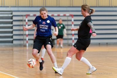 Hala 100-lecia w Sopocie.  Turniej piłki nożnej kobiet...