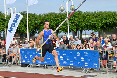 36. Tyczka na molo. Nz. Renaud Lavillenie 23.06.2023...