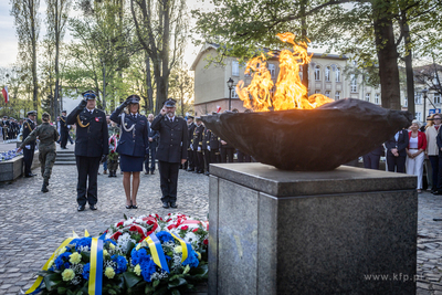 Złożenie kwiatów pod pomnikiem Martyrologii Polskich...