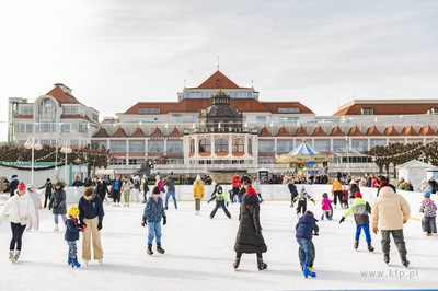 Sopot. Lodowisko przy molo.

12.02.2023 Fot. Anna Bobrowska...