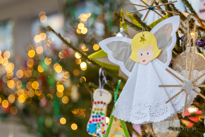 Sopot. Zapalenie światełek na ustrojonych przez dzieci...