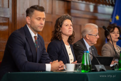 XIV sesja Rady Miasta Sopotu. Podczas sesji wręczono...
