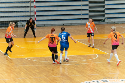 Hala 100-lecia w Sopocie.  Turniej piłki nożnej kobiet...