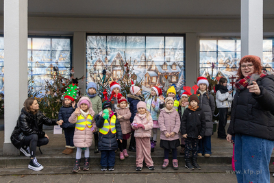 Sopot. Zapalenie światełek na ustrojonych przez dzieci...