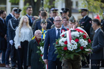 Złożenie kwiatów pod pomnikiem Martyrologii Polskich...