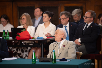 XIV sesja Rady Miasta Sopotu. Podczas sesji wręczono...