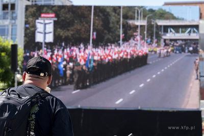 Parada morska z okazji Święta Wojska Polskiego oglądana...