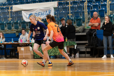 Hala 100-lecia w Sopocie.  Turniej piłki nożnej kobiet...