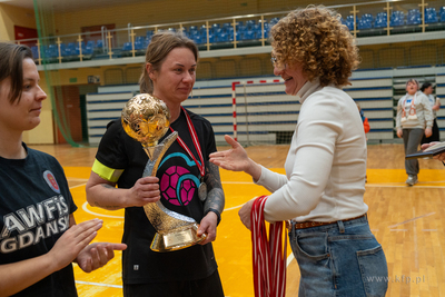 Hala 100-lecia w Sopocie.  Turniej piłki nożnej kobiet...