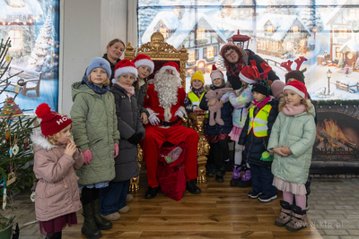 Sopot. Zapalenie światełek na ustrojonych przez dzieci...