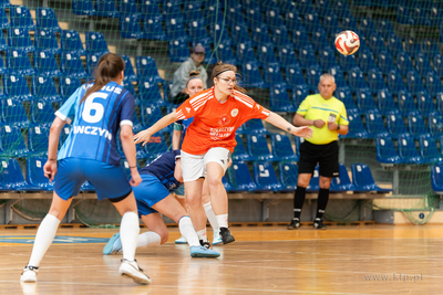 Hala 100-lecia w Sopocie.  Turniej piłki nożnej kobiet...