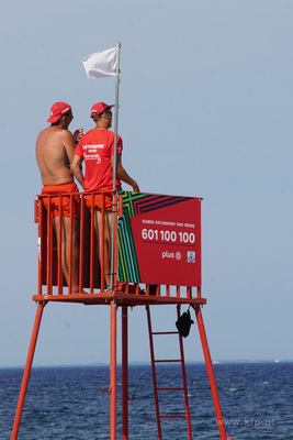 Sopot, plaża.  Nz. Ratownicy Sopockiego WOPR. 25.07.2022...