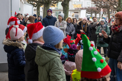 Sopot. Zapalenie światełek na ustrojonych przez dzieci...