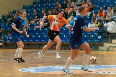 Hala 100-lecia w Sopocie.  Turniej piłki nożnej kobiet...