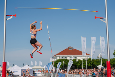 Sopot. 36. Tyczka na molo. Skoki pań. 24.06.2023 fot....