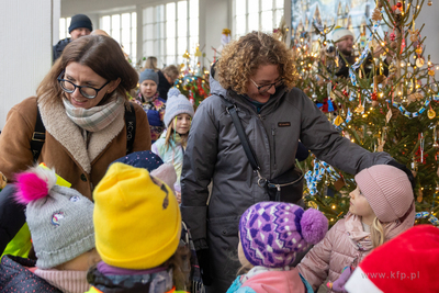 Sopot. Zapalenie światełek na ustrojonych przez dzieci...