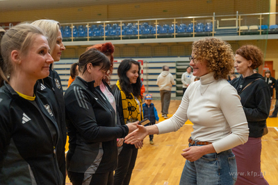 Hala 100-lecia w Sopocie.  Turniej piłki nożnej kobiet...