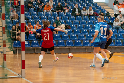 Hala 100-lecia w Sopocie.  Turniej piłki nożnej kobiet...