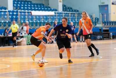 Hala 100-lecia w Sopocie.  Turniej piłki nożnej kobiet...