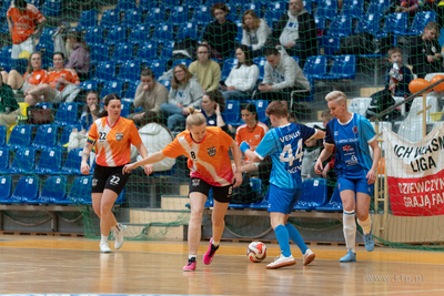 Hala 100-lecia w Sopocie.  Turniej piłki nożnej kobiet...