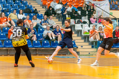 Hala 100-lecia w Sopocie.  Turniej piłki nożnej kobiet...