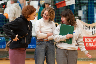 Hala 100-lecia w Sopocie.  Turniej piłki nożnej kobiet...