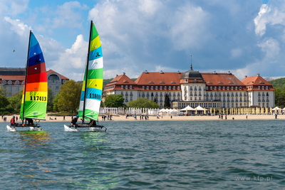 Sopot. Parada i wyścigi katamaranów przy sopockim...