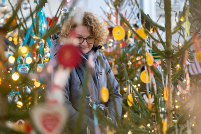 Sopot. Zapalenie światełek na ustrojonych przez dzieci...