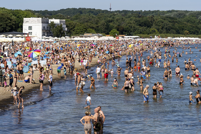Tłumy na plazy w Sopocie. 15.08.2026 fot. Maciej Zazula...