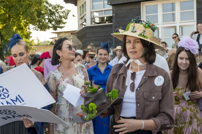 Sopot Wyścigi. Hipodrom. Konkurs kapeluszy i wyścigi...