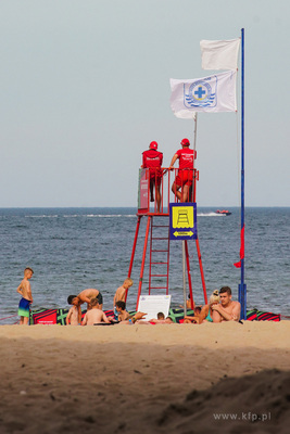 Sopot, plaża.  Nz. Ratownicy Sopockiego WOPR. 25.07.2022...