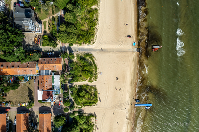 Wejscie na plażę na wysokości SKŻ i WOPR w Sopocie.
01.08.2022
fot....