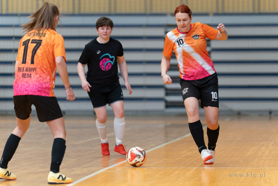 Hala 100-lecia w Sopocie.  Turniej piłki nożnej kobiet...