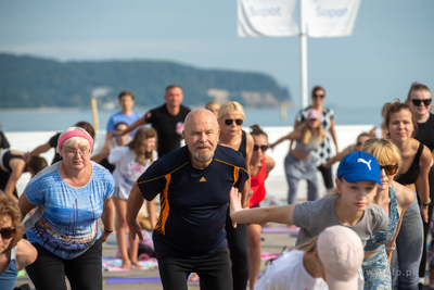 Joga na molo w Sopocie. 17.08.2024. Fot. Konrad Kosycarz...