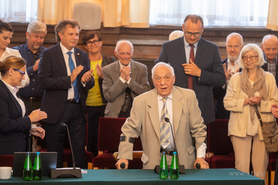 XIV sesja Rady Miasta Sopotu. Podczas sesji wręczono...