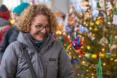 Sopot. Zapalenie światełek na ustrojonych przez dzieci...