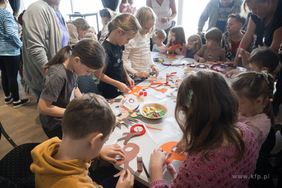 "Mewa Sopocianka wśród zwierząt. Bal w lesie" z...