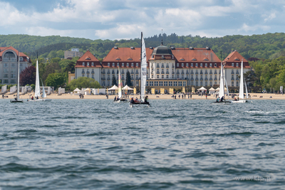 Sopot. Parada i wyścigi katamaranów przy sopockim...