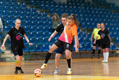 Hala 100-lecia w Sopocie.  Turniej piłki nożnej kobiet...