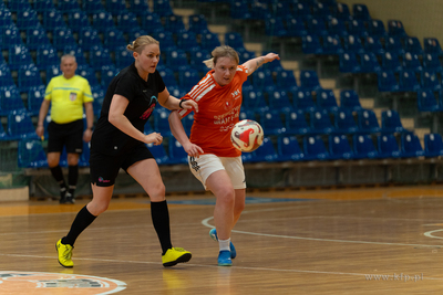 Hala 100-lecia w Sopocie.  Turniej piłki nożnej kobiet...