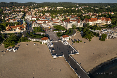 Sopockie molo, latarnia morska, Dom Zdrojowy, Sheraton,...