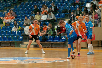 Hala 100-lecia w Sopocie.  Turniej piłki nożnej kobiet...