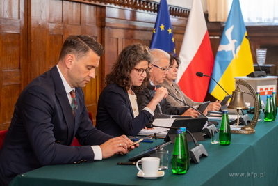 XIV sesja Rady Miasta Sopotu. Podczas sesji wręczono...