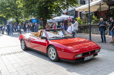 Sopot. Parada ulicą Bohaterów Monte Cassino do muszli...